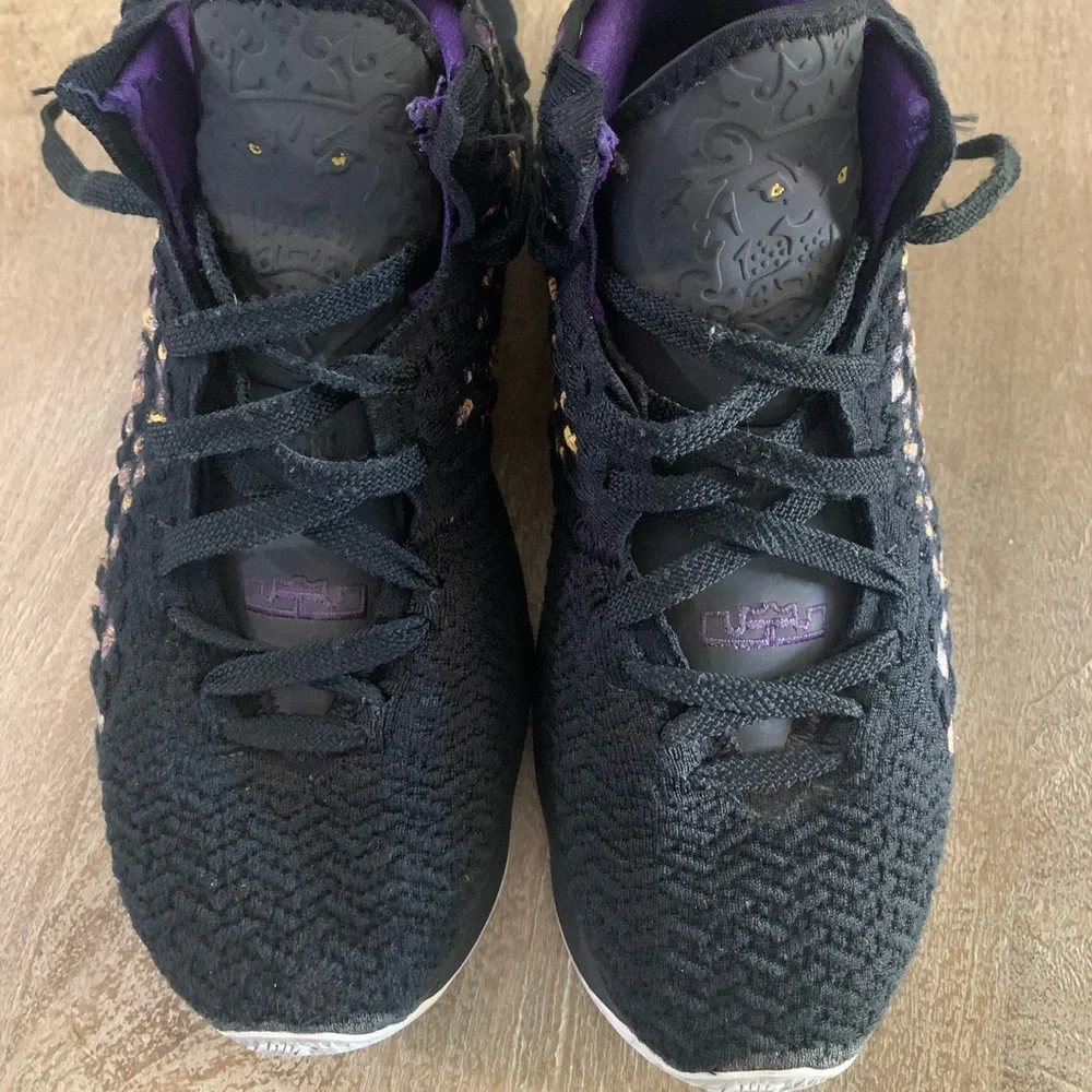 Boys LeBron 17 GS 'Infrared VI'